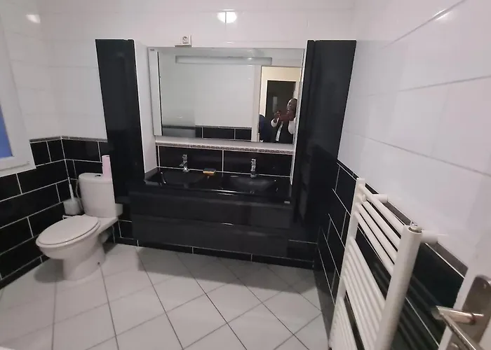 Large House Near Airport Villa *